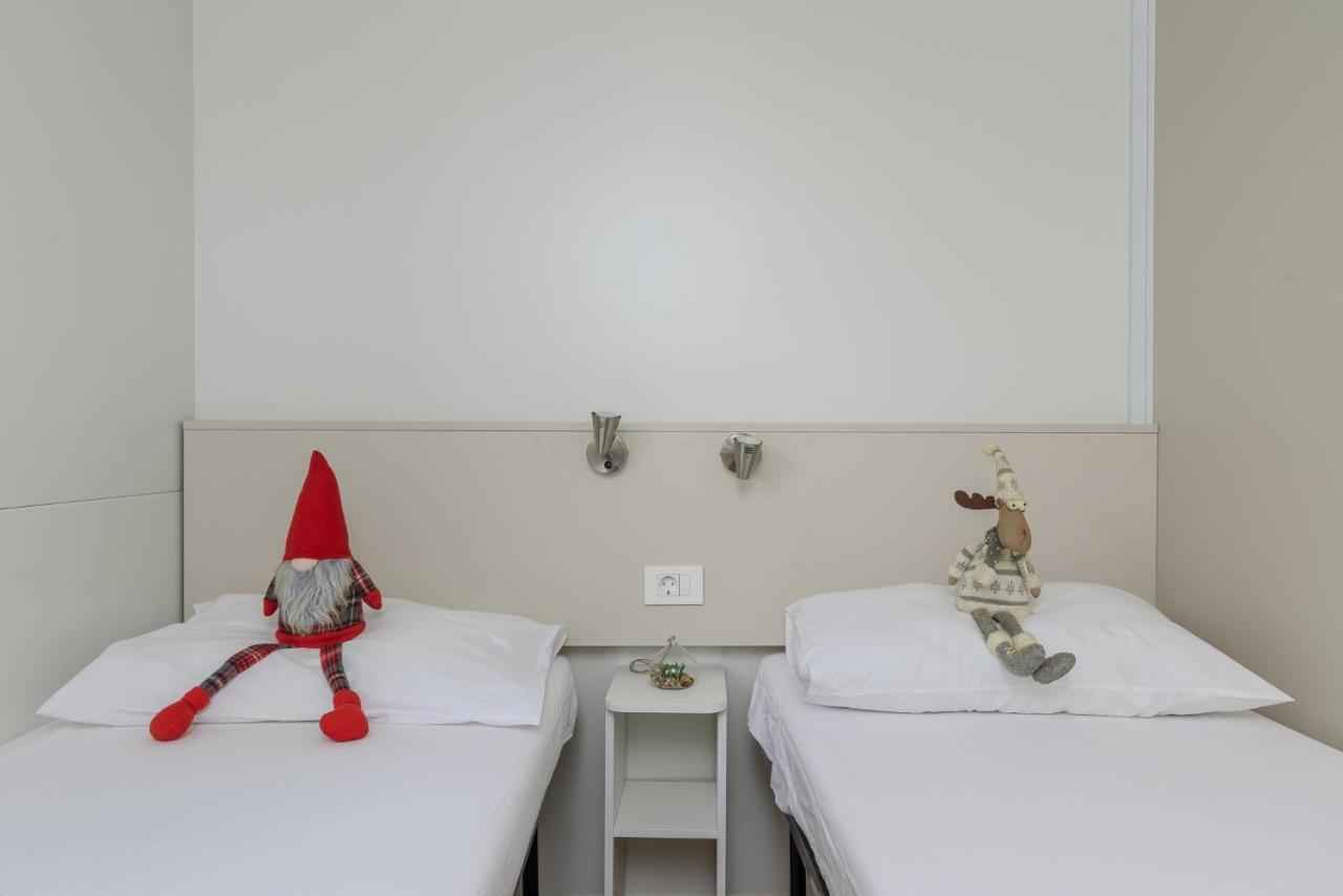 Salve Croatia Mobile Homes In Amadria Park Trogir Seget Vranjica Exterior foto